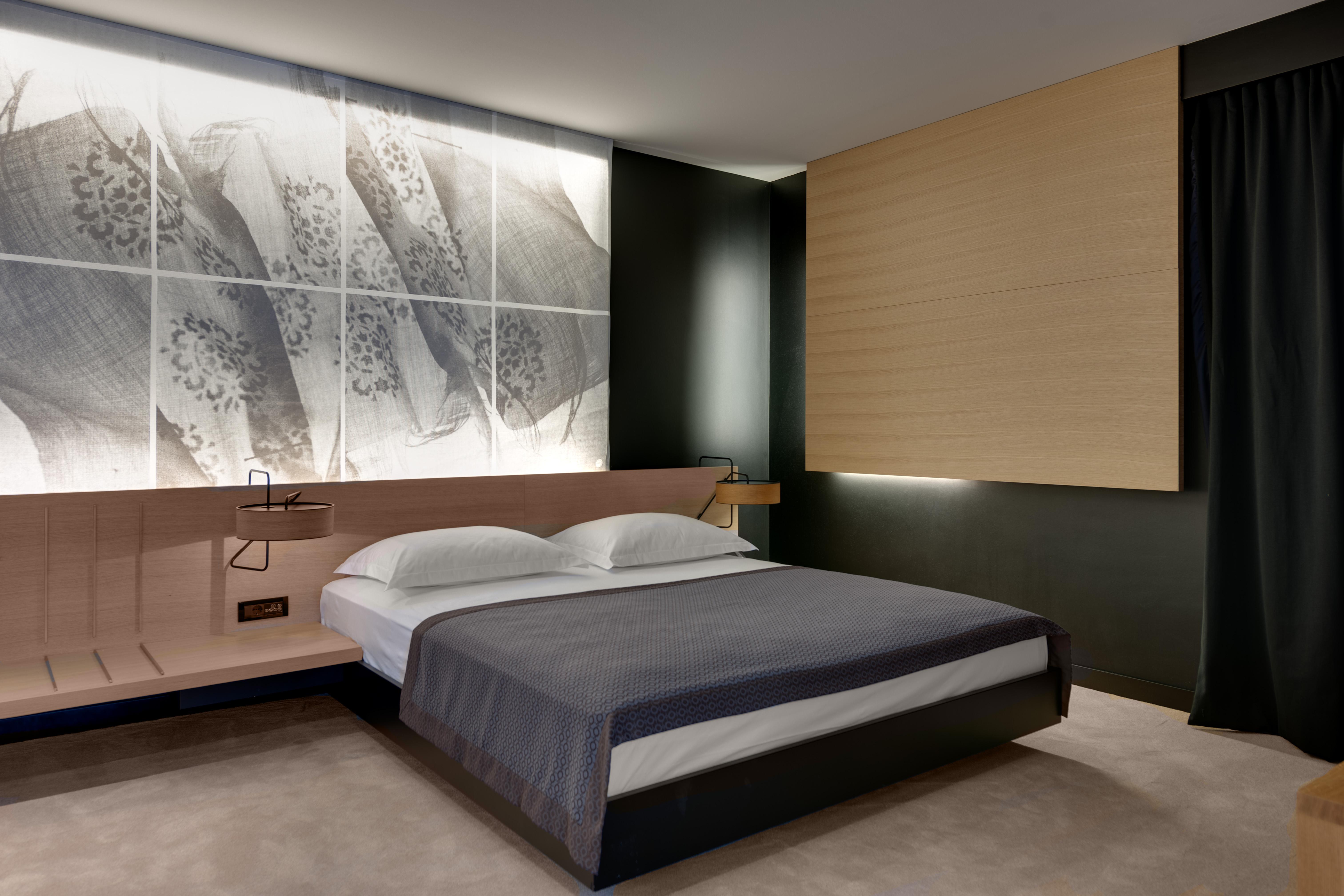 Lone Hotel By Maistra Collection Rovinj Bagian luar foto A bedroom