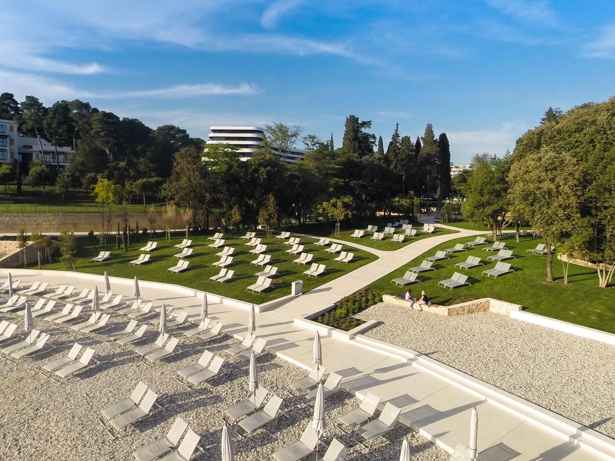 Lone Hotel By Maistra Collection Rovinj Bagian luar foto The beach at the hotel
