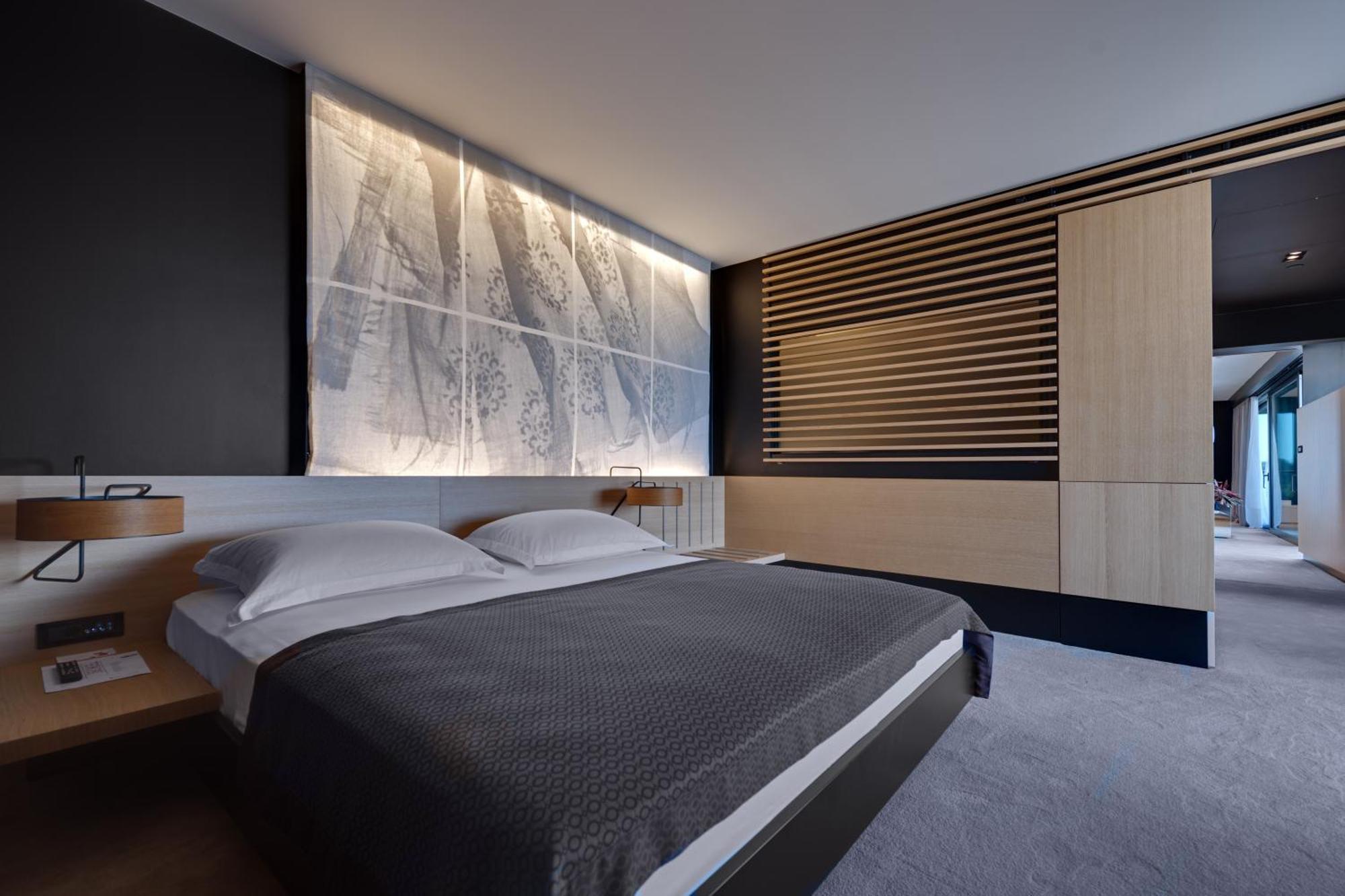 Lone Hotel By Maistra Collection Rovinj Ruang foto A bedroom at the hotel